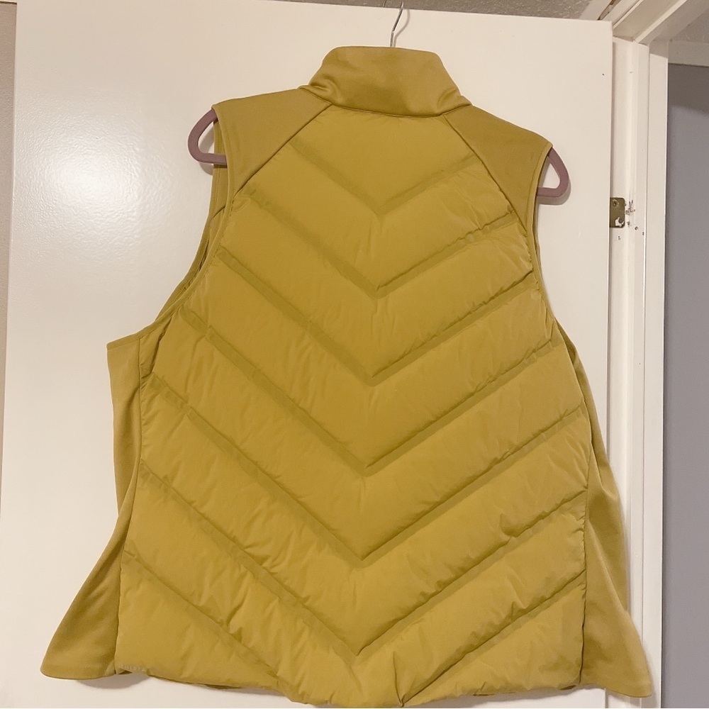 Athleta Inlet Stretchy Vest in Oxidized Yellow Size XXL - Picture 14 of 15